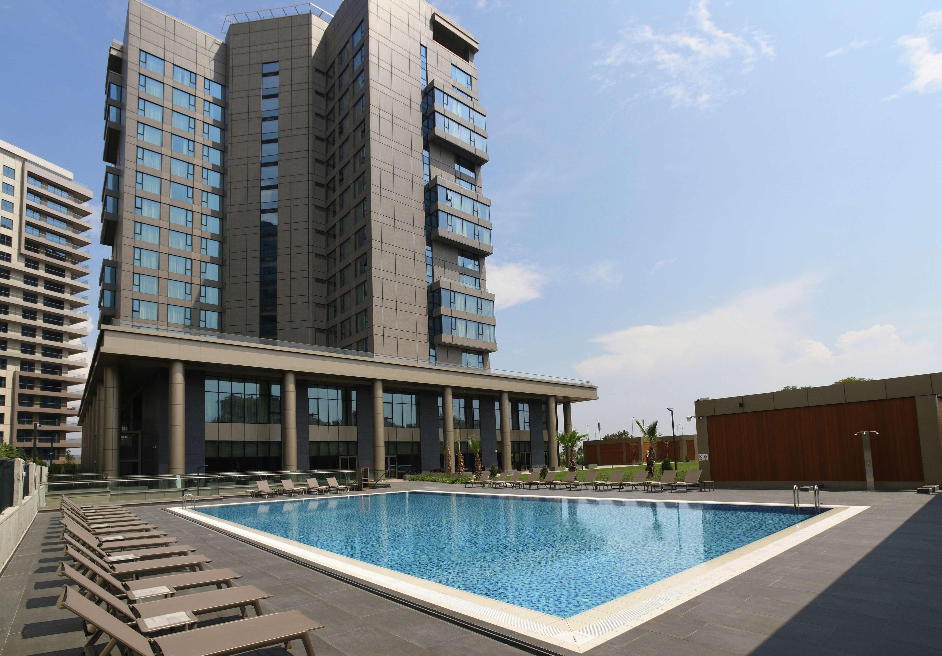 Hotel Hilton Istanbul Bakirkoy Exterior foto The complex